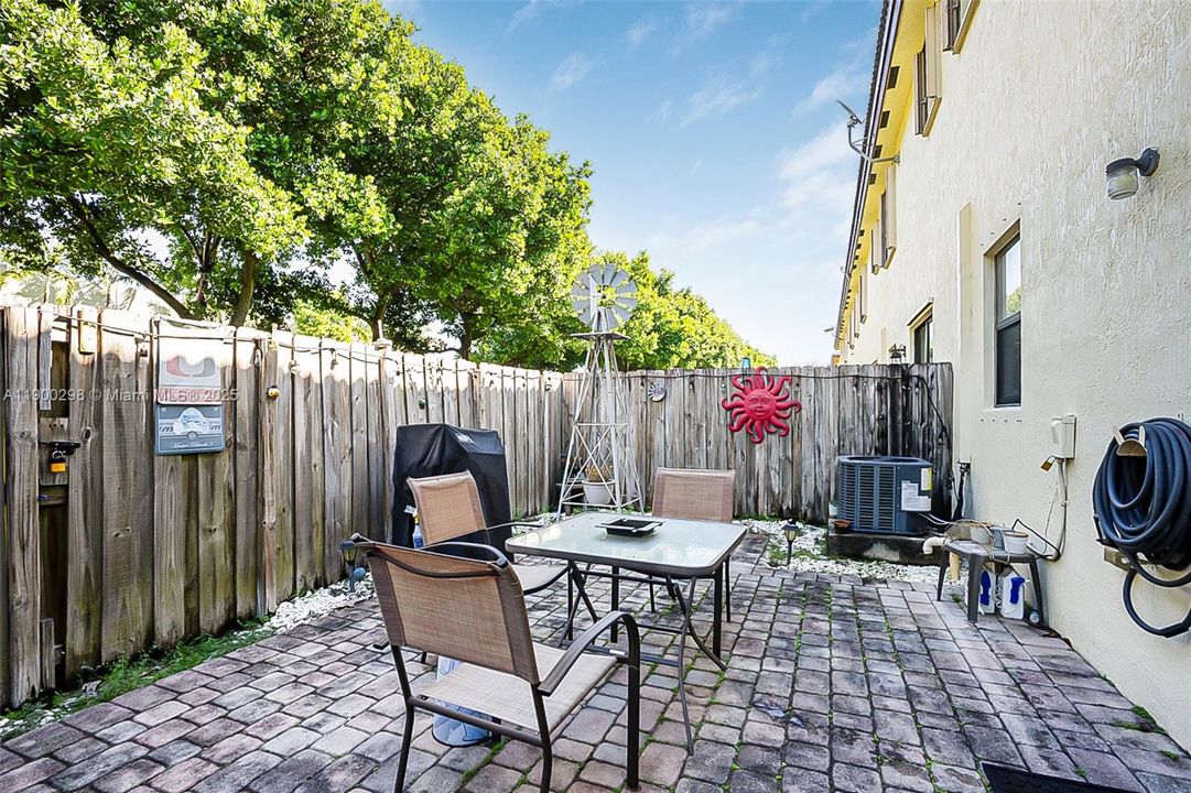 For Sale: $425,000 (3 beds, 2 baths, 1706 Square Feet)