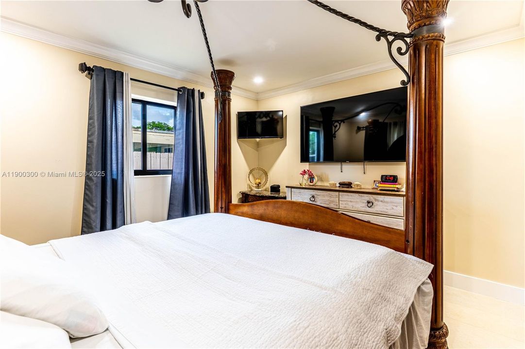 Active With Contract: $545,000 (3 beds, 1 baths, 1433 Square Feet)