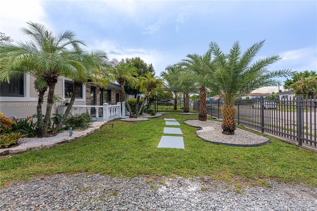 Active With Contract: $545,000 (3 beds, 1 baths, 1433 Square Feet)