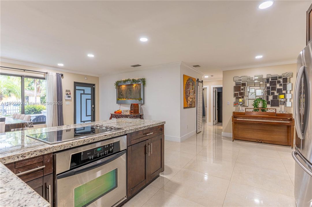 Active With Contract: $545,000 (3 beds, 1 baths, 1433 Square Feet)