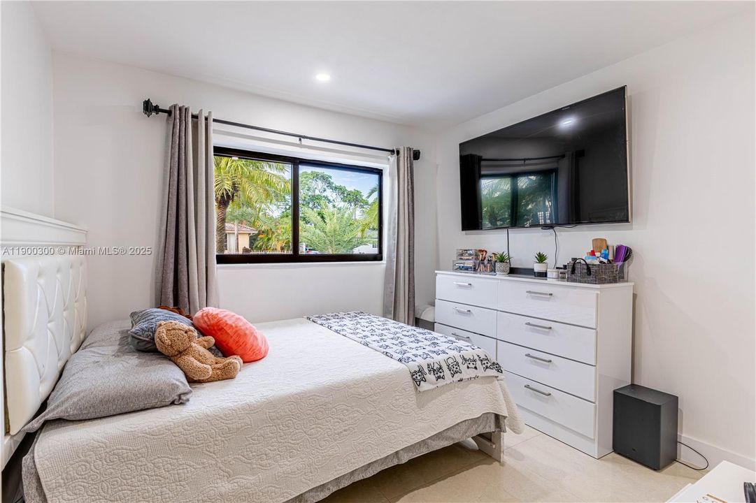 Active With Contract: $545,000 (3 beds, 1 baths, 1433 Square Feet)