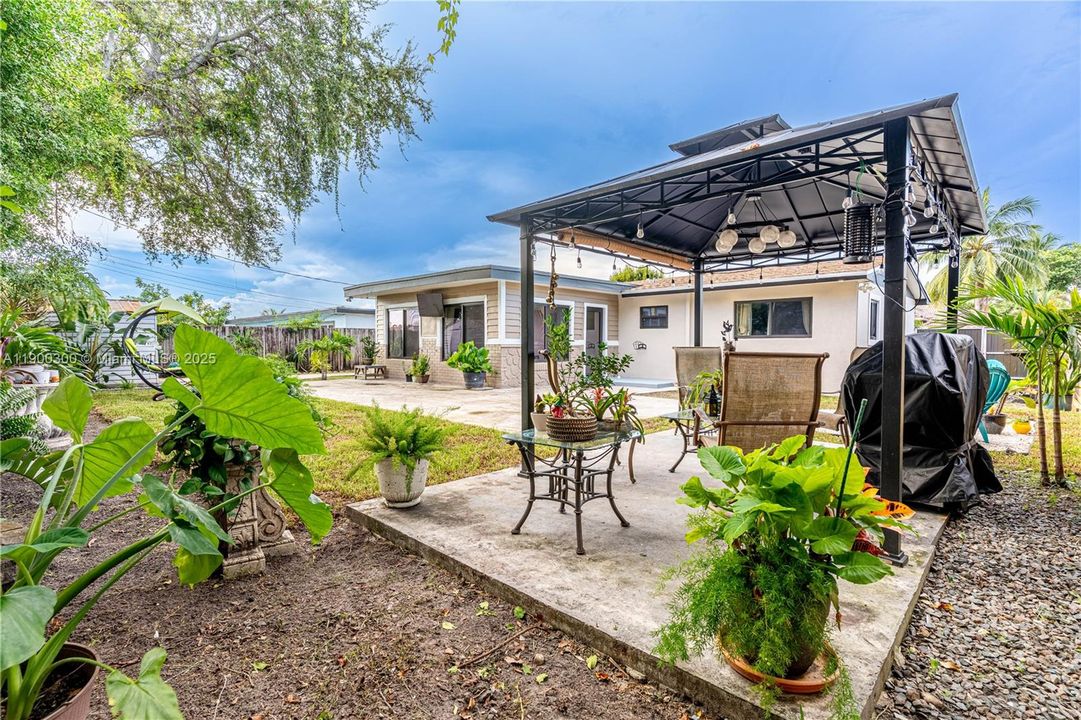 Active With Contract: $545,000 (3 beds, 1 baths, 1433 Square Feet)