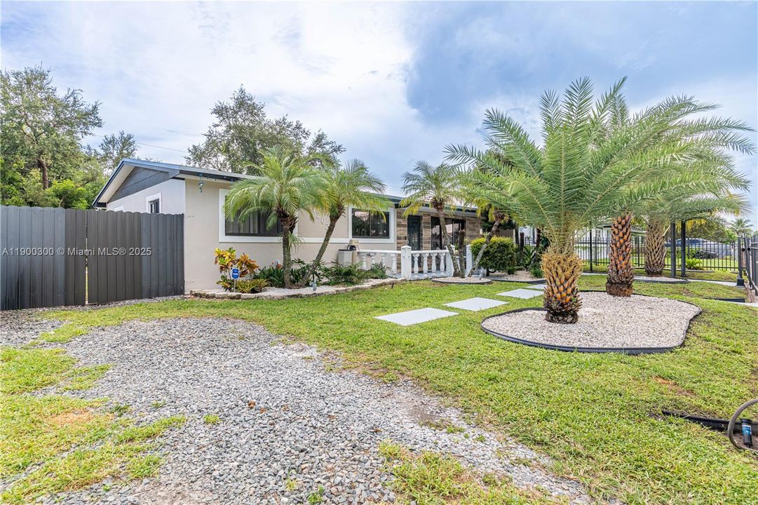 Active With Contract: $545,000 (3 beds, 1 baths, 1433 Square Feet)