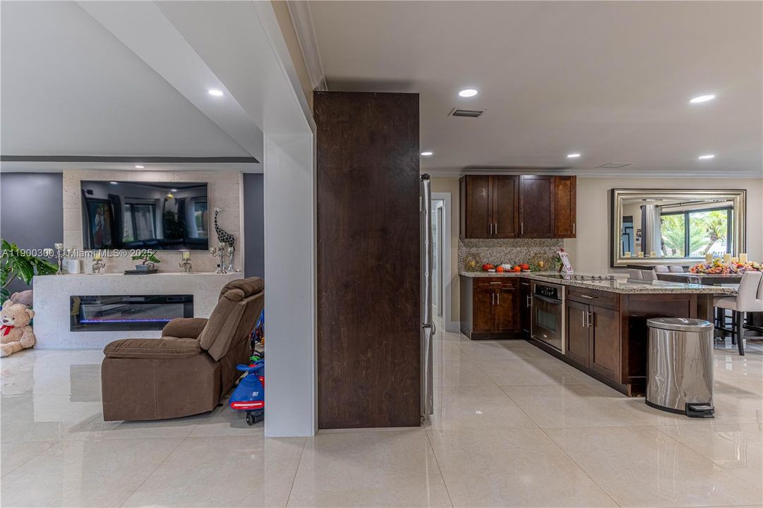 Active With Contract: $545,000 (3 beds, 1 baths, 1433 Square Feet)