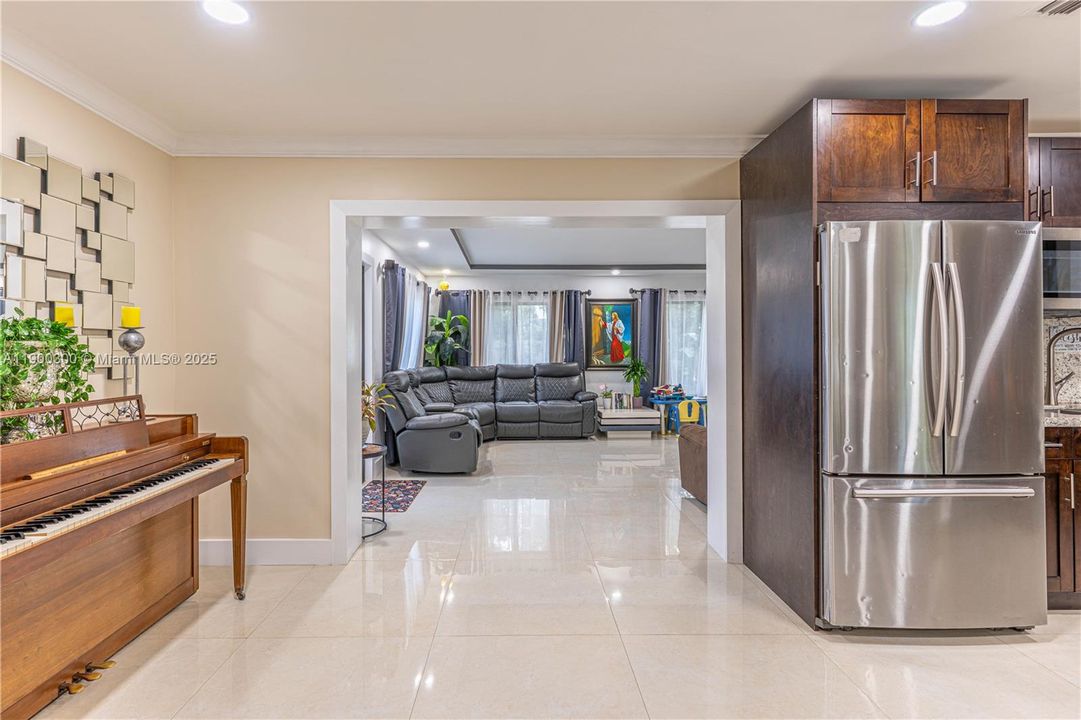 Active With Contract: $545,000 (3 beds, 1 baths, 1433 Square Feet)