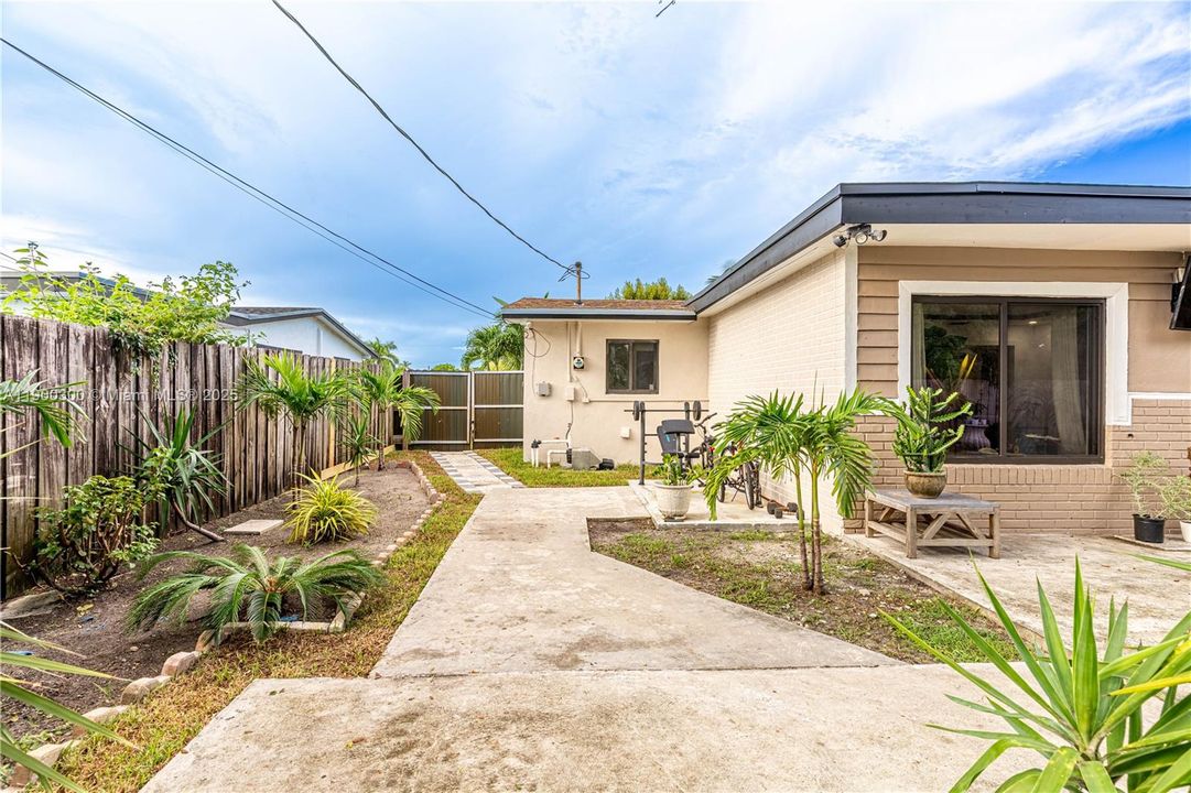 Active With Contract: $545,000 (3 beds, 1 baths, 1433 Square Feet)