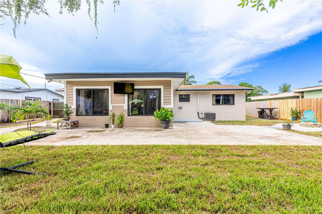 Active With Contract: $545,000 (3 beds, 1 baths, 1433 Square Feet)