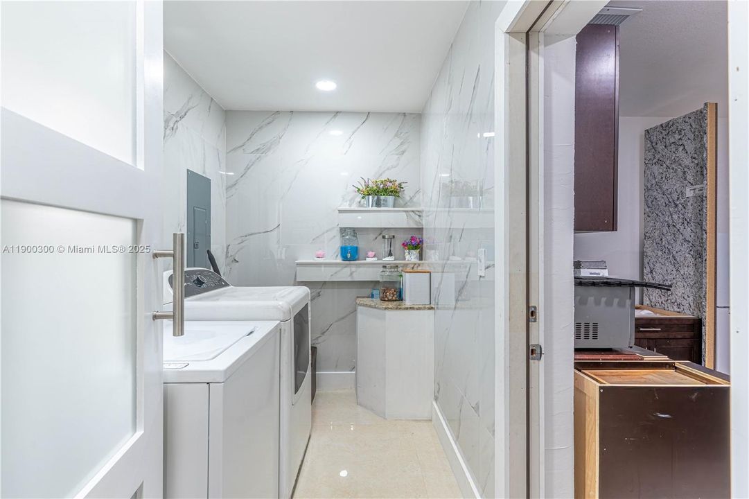 Active With Contract: $545,000 (3 beds, 1 baths, 1433 Square Feet)