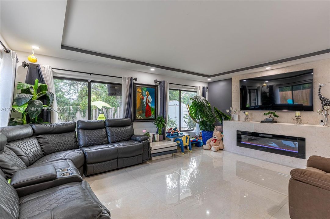 Active With Contract: $545,000 (3 beds, 1 baths, 1433 Square Feet)