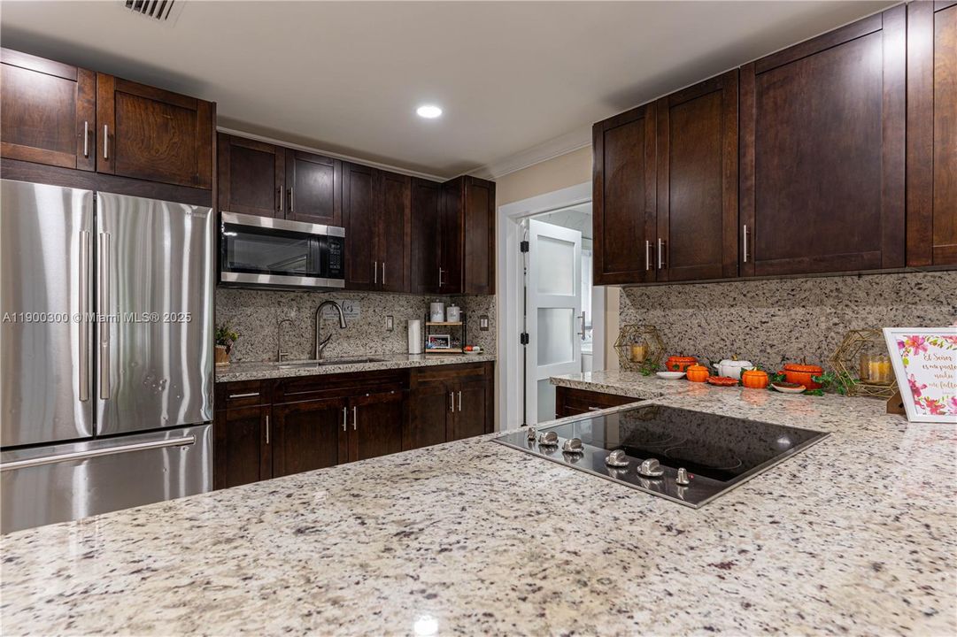 Active With Contract: $545,000 (3 beds, 1 baths, 1433 Square Feet)