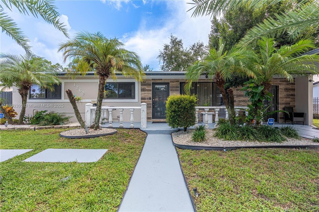 Active With Contract: $545,000 (3 beds, 1 baths, 1433 Square Feet)