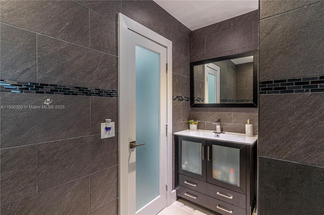 Active With Contract: $545,000 (3 beds, 1 baths, 1433 Square Feet)