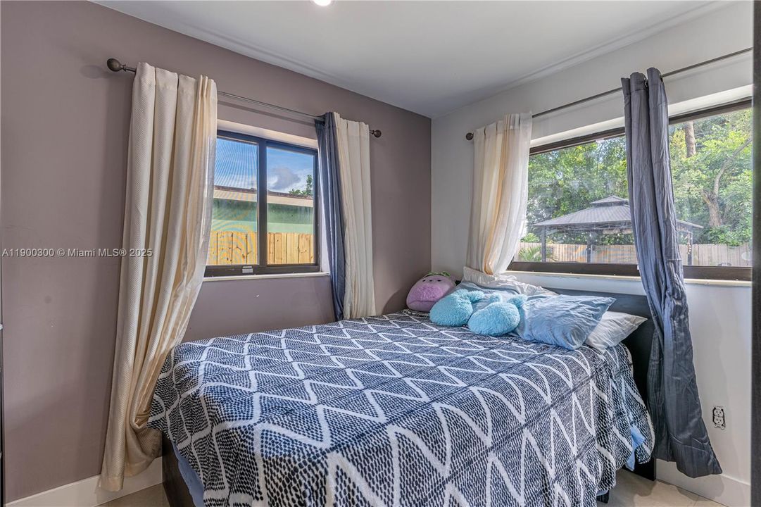 Active With Contract: $545,000 (3 beds, 1 baths, 1433 Square Feet)