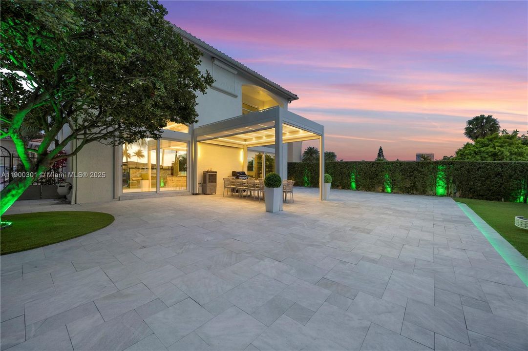 En Venta: $3,100,000 (5 camas, 4 baños, 3256 Pies cuadrados)