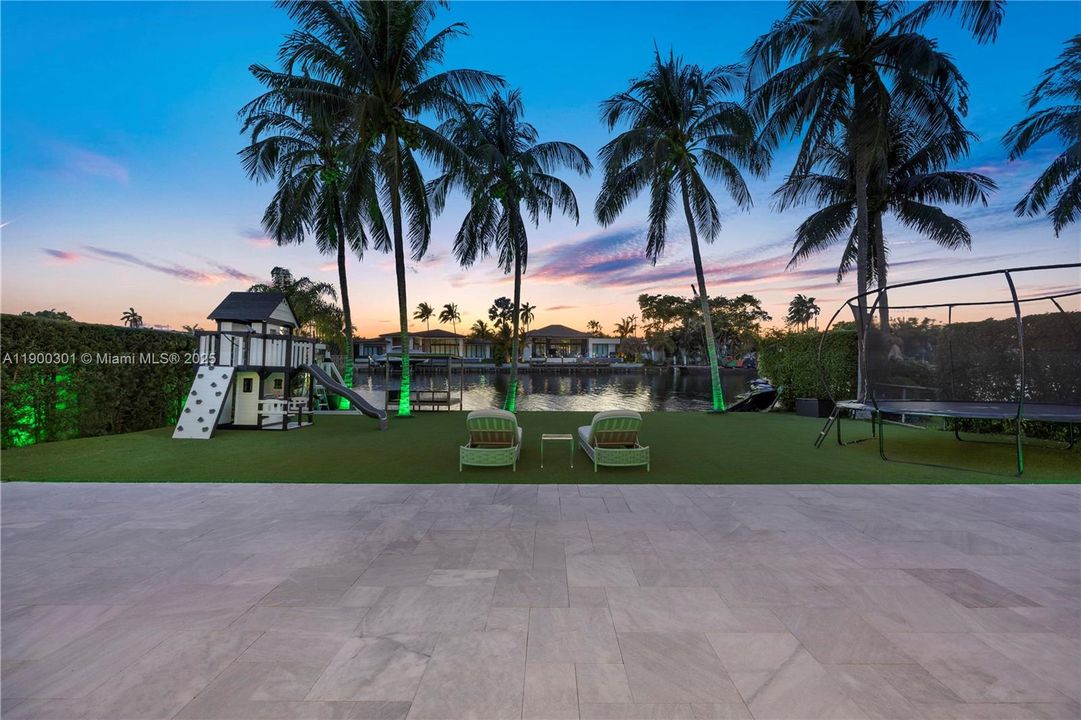 En Venta: $3,100,000 (5 camas, 4 baños, 3256 Pies cuadrados)