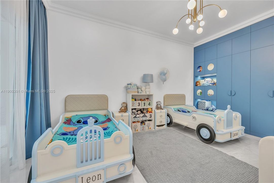 En Venta: $3,100,000 (5 camas, 4 baños, 3256 Pies cuadrados)