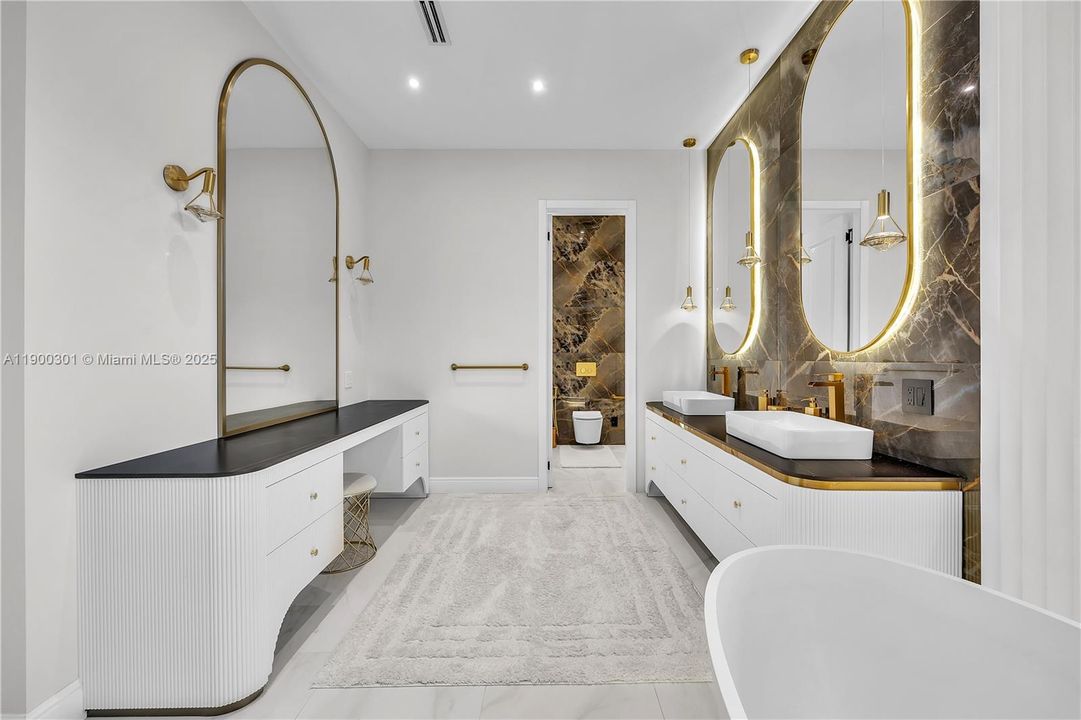 En Venta: $3,100,000 (5 camas, 4 baños, 3256 Pies cuadrados)