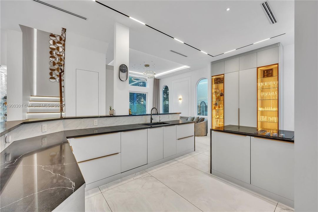 En Venta: $3,100,000 (5 camas, 4 baños, 3256 Pies cuadrados)