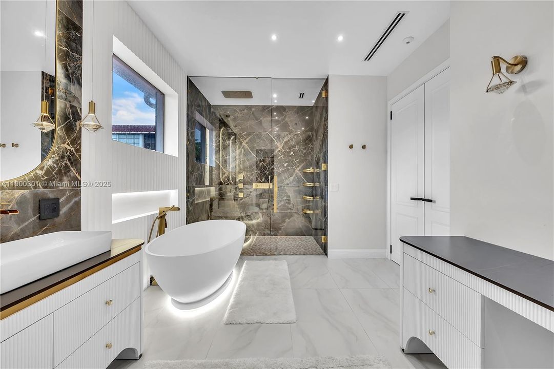 En Venta: $3,100,000 (5 camas, 4 baños, 3256 Pies cuadrados)