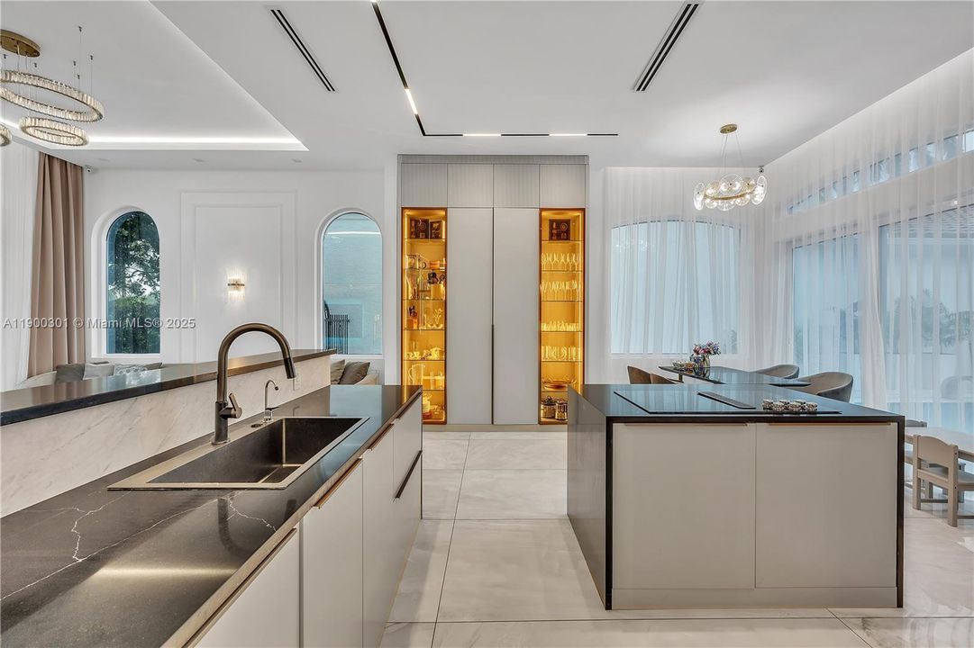 En Venta: $3,100,000 (5 camas, 4 baños, 3256 Pies cuadrados)