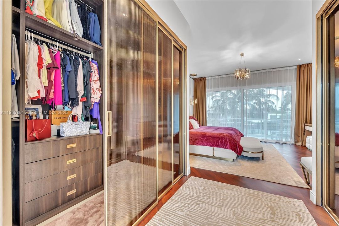 En Venta: $3,100,000 (5 camas, 4 baños, 3256 Pies cuadrados)