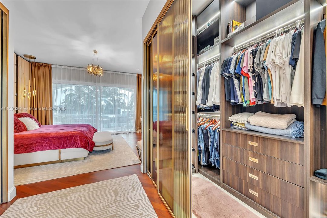 En Venta: $3,100,000 (5 camas, 4 baños, 3256 Pies cuadrados)