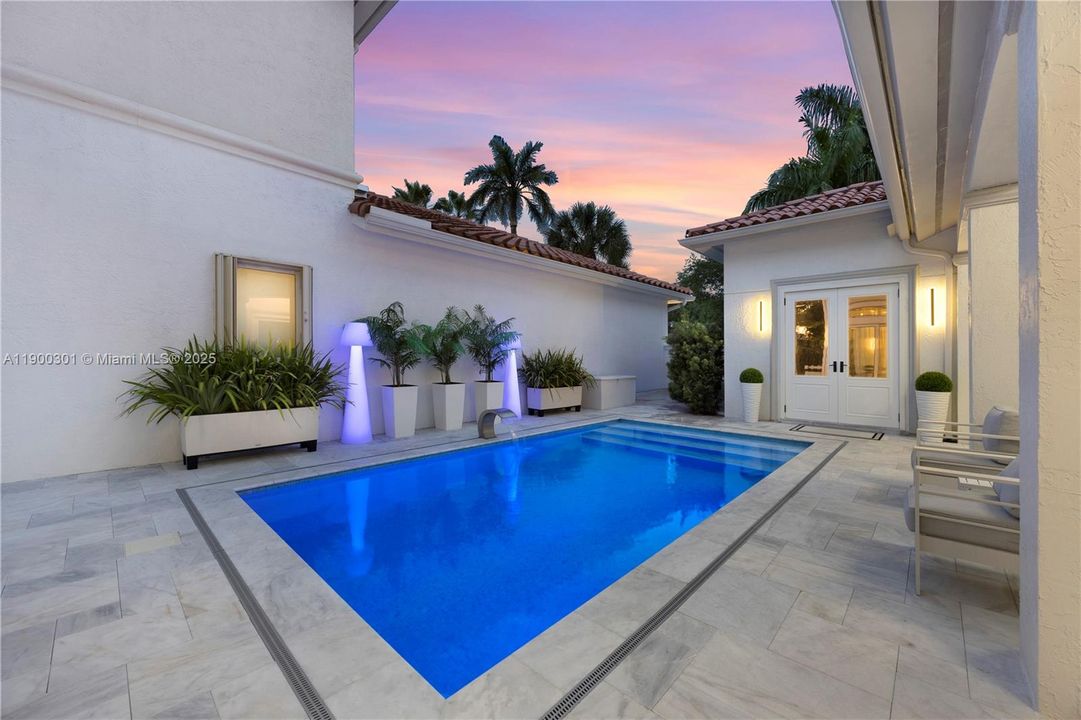 En Venta: $3,100,000 (5 camas, 4 baños, 3256 Pies cuadrados)