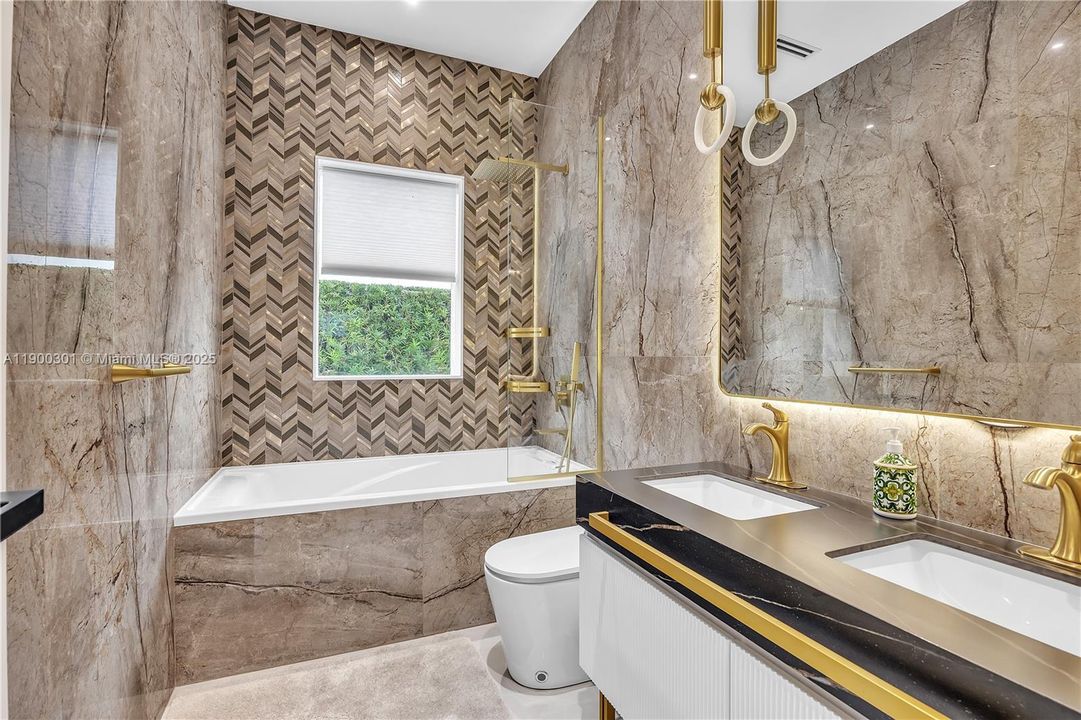 En Venta: $3,100,000 (5 camas, 4 baños, 3256 Pies cuadrados)