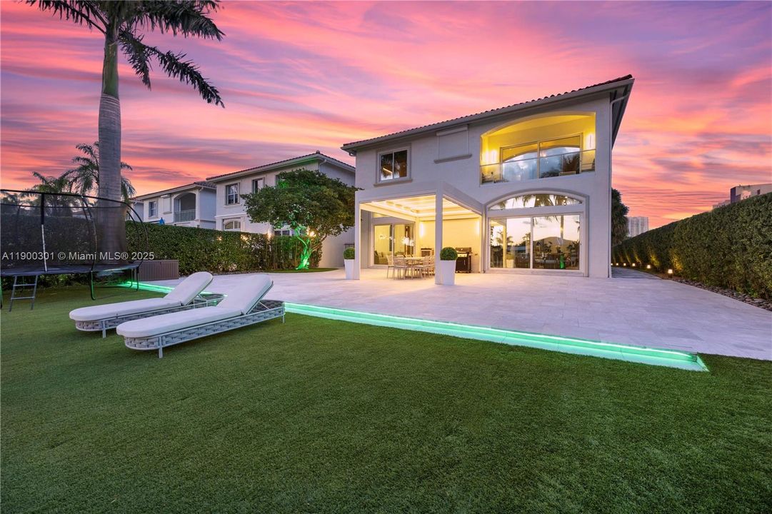 En Venta: $3,100,000 (5 camas, 4 baños, 3256 Pies cuadrados)