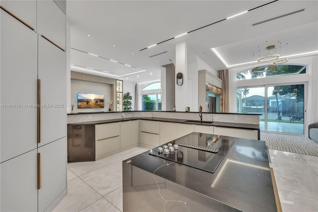 En Venta: $3,100,000 (5 camas, 4 baños, 3256 Pies cuadrados)