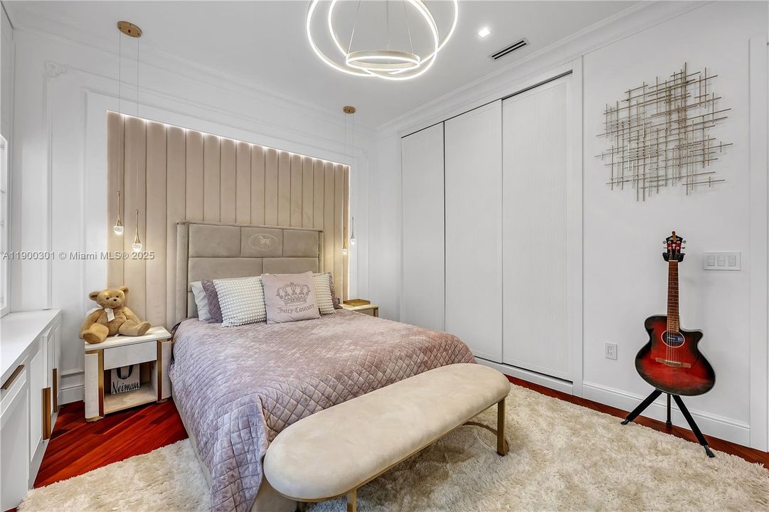 En Venta: $3,100,000 (5 camas, 4 baños, 3256 Pies cuadrados)