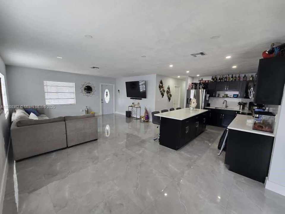 Recently Sold: $549,900 (4 beds, 2 baths, 1495 Square Feet)