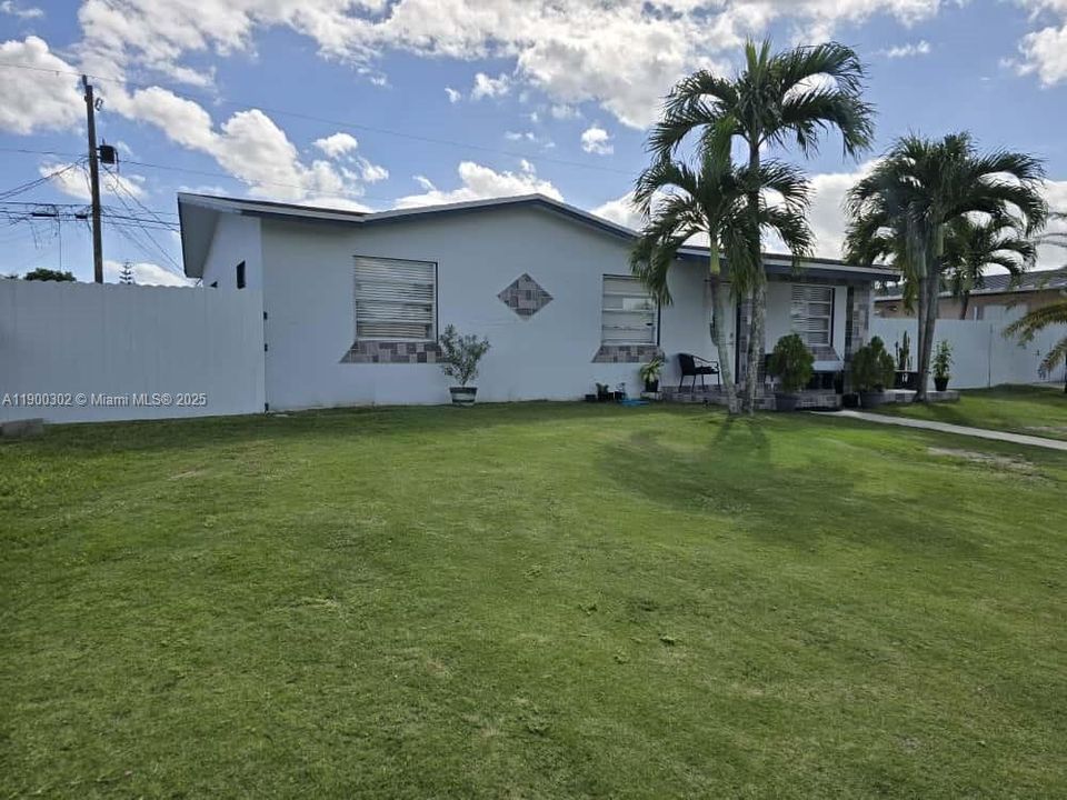 Recently Sold: $549,900 (4 beds, 2 baths, 1495 Square Feet)