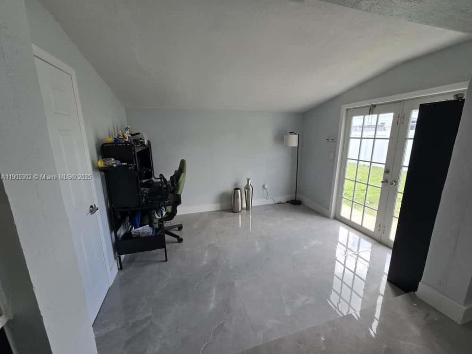 Recently Sold: $549,900 (4 beds, 2 baths, 1495 Square Feet)