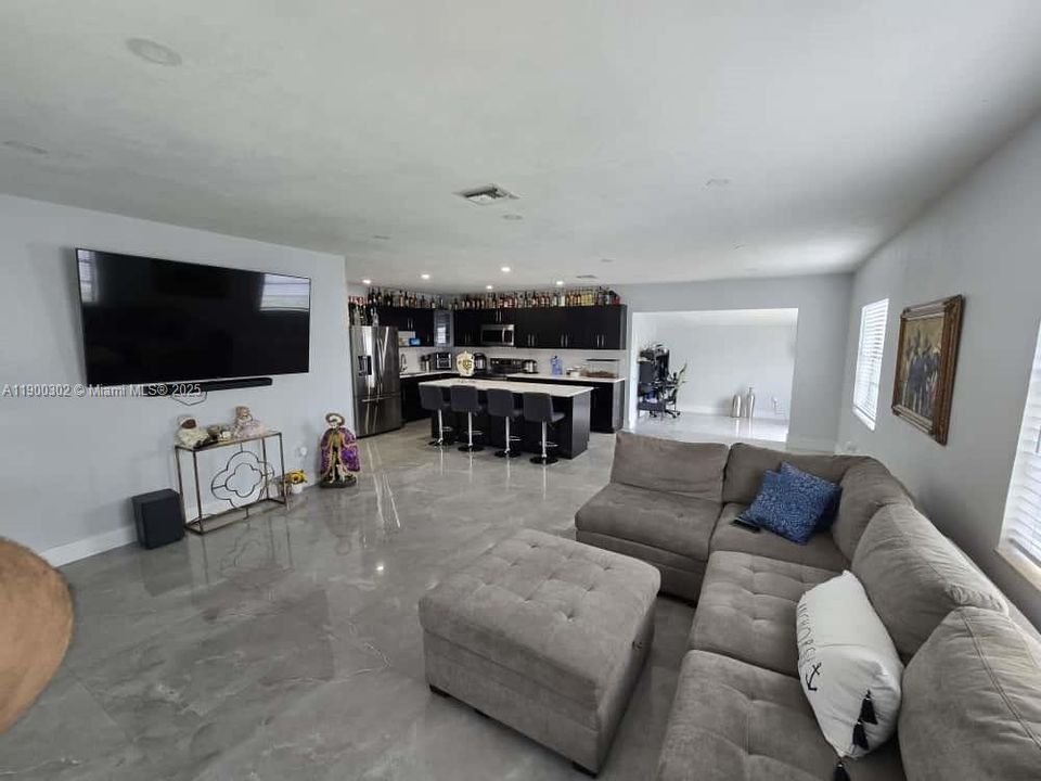 Recently Sold: $549,900 (4 beds, 2 baths, 1495 Square Feet)