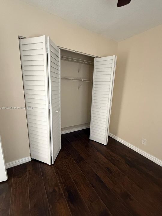 На продажу: $185,000 (2 спален, 2 ванн, 768 Квадратных фут)