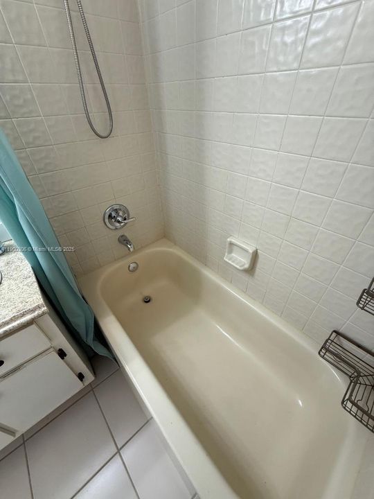 На продажу: $185,000 (2 спален, 2 ванн, 768 Квадратных фут)