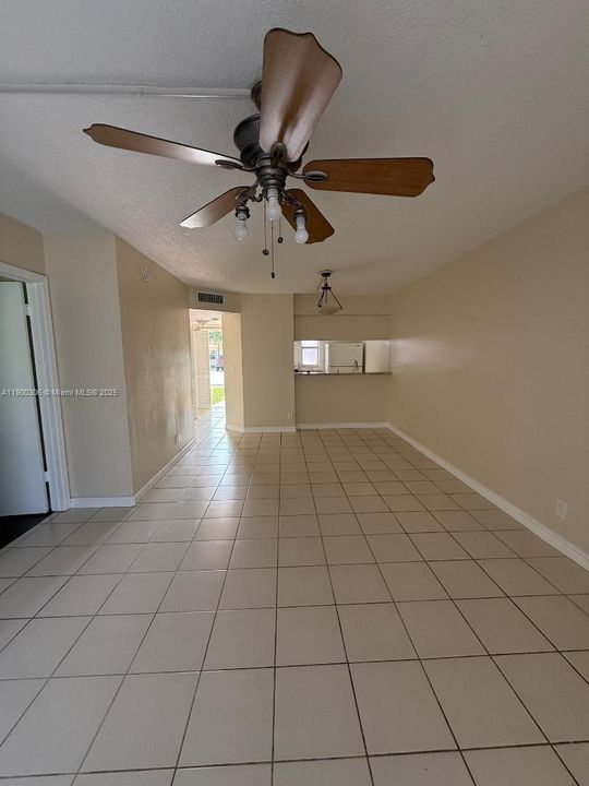 На продажу: $185,000 (2 спален, 2 ванн, 768 Квадратных фут)