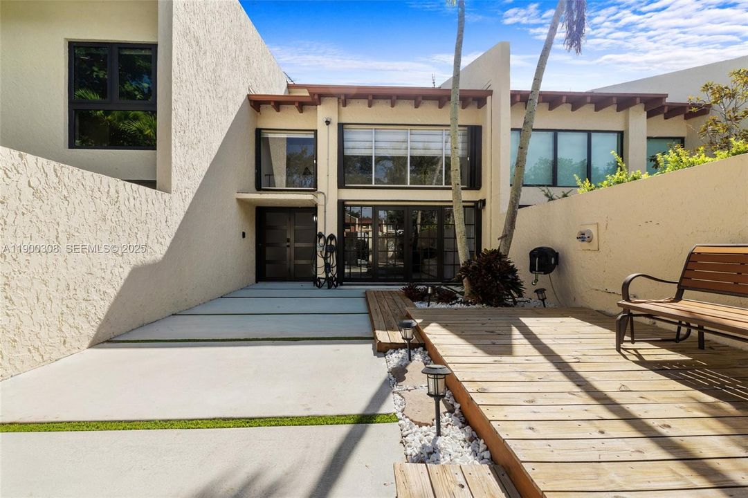 Active With Contract: $567,000 (3 beds, 2 baths, 1624 Square Feet)