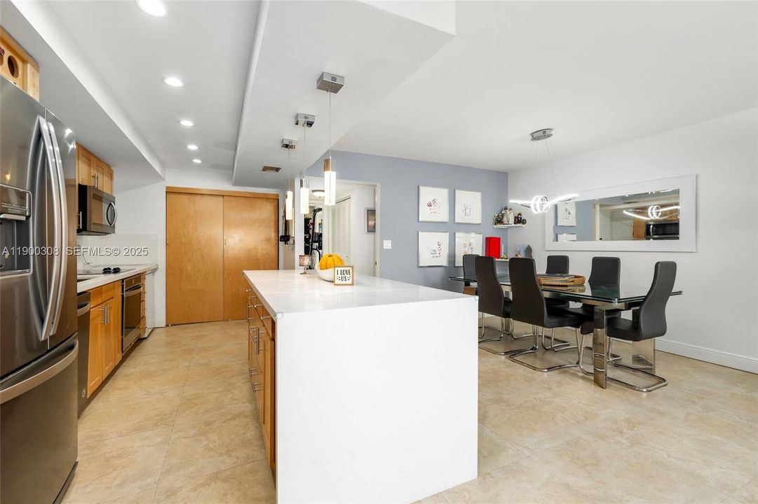 Active With Contract: $567,000 (3 beds, 2 baths, 1624 Square Feet)