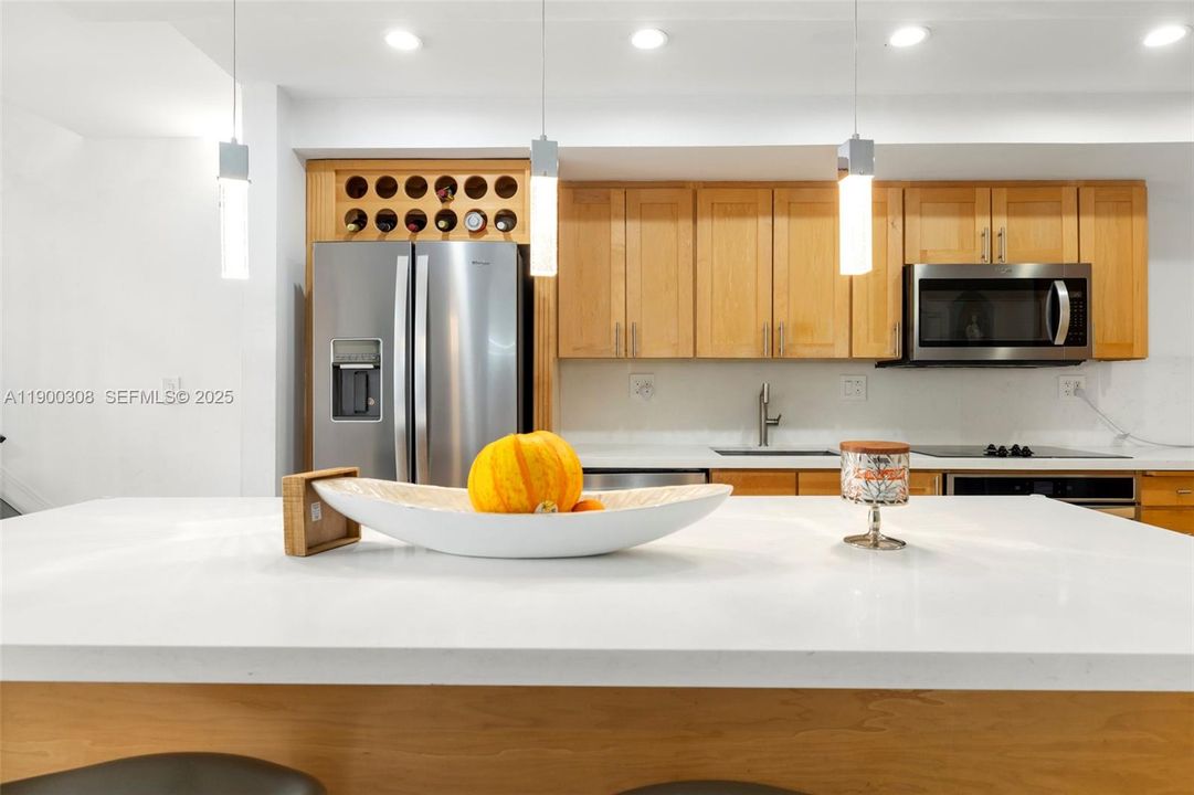 Active With Contract: $567,000 (3 beds, 2 baths, 1624 Square Feet)