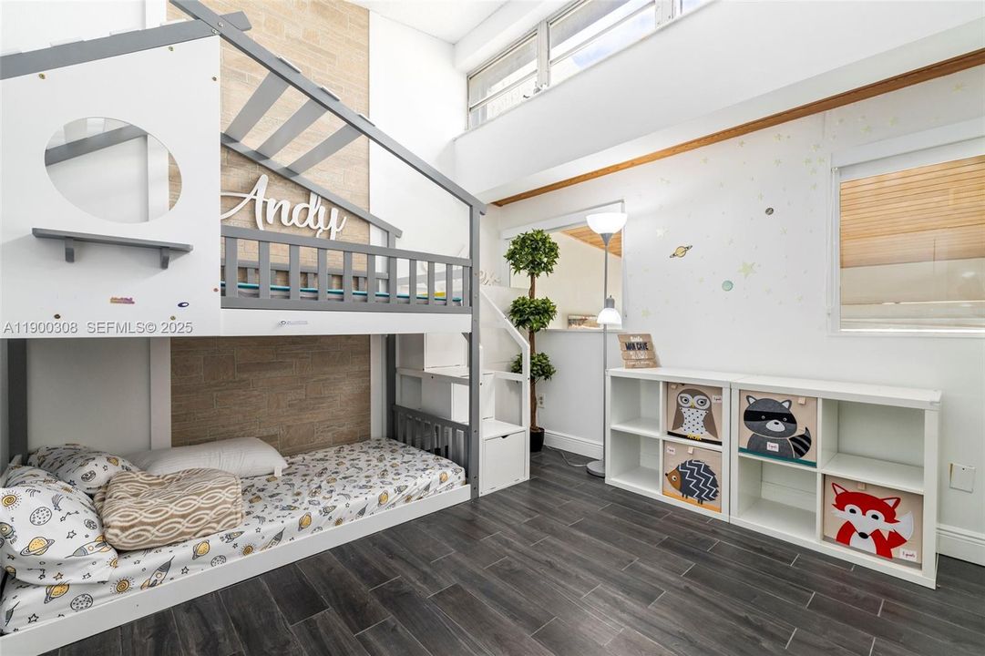 Active With Contract: $567,000 (3 beds, 2 baths, 1624 Square Feet)