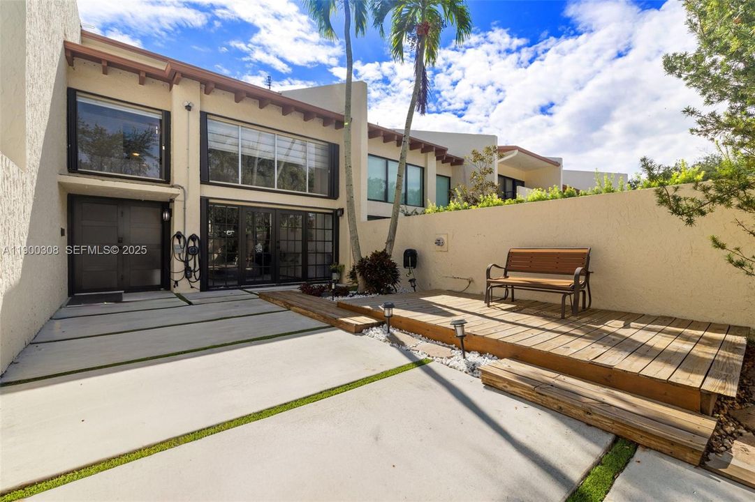 Active With Contract: $567,000 (3 beds, 2 baths, 1624 Square Feet)