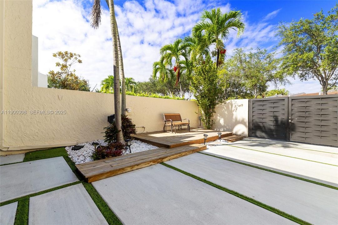 Active With Contract: $567,000 (3 beds, 2 baths, 1624 Square Feet)