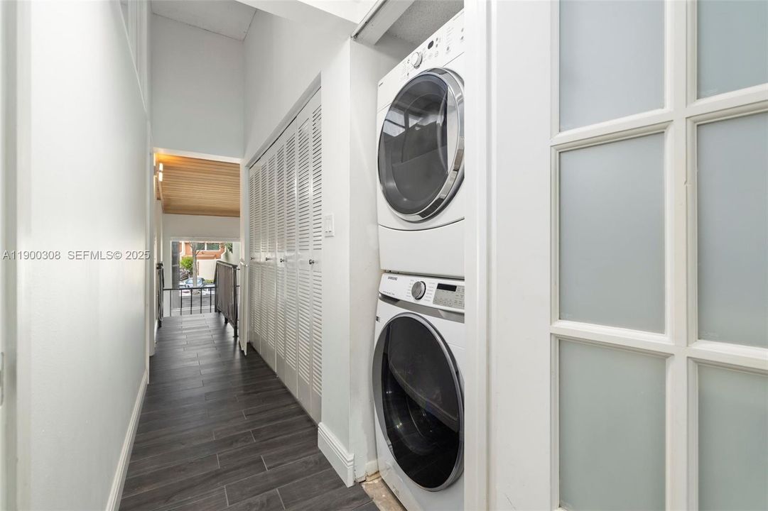 Active With Contract: $567,000 (3 beds, 2 baths, 1624 Square Feet)