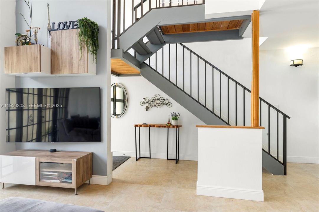 Active With Contract: $567,000 (3 beds, 2 baths, 1624 Square Feet)