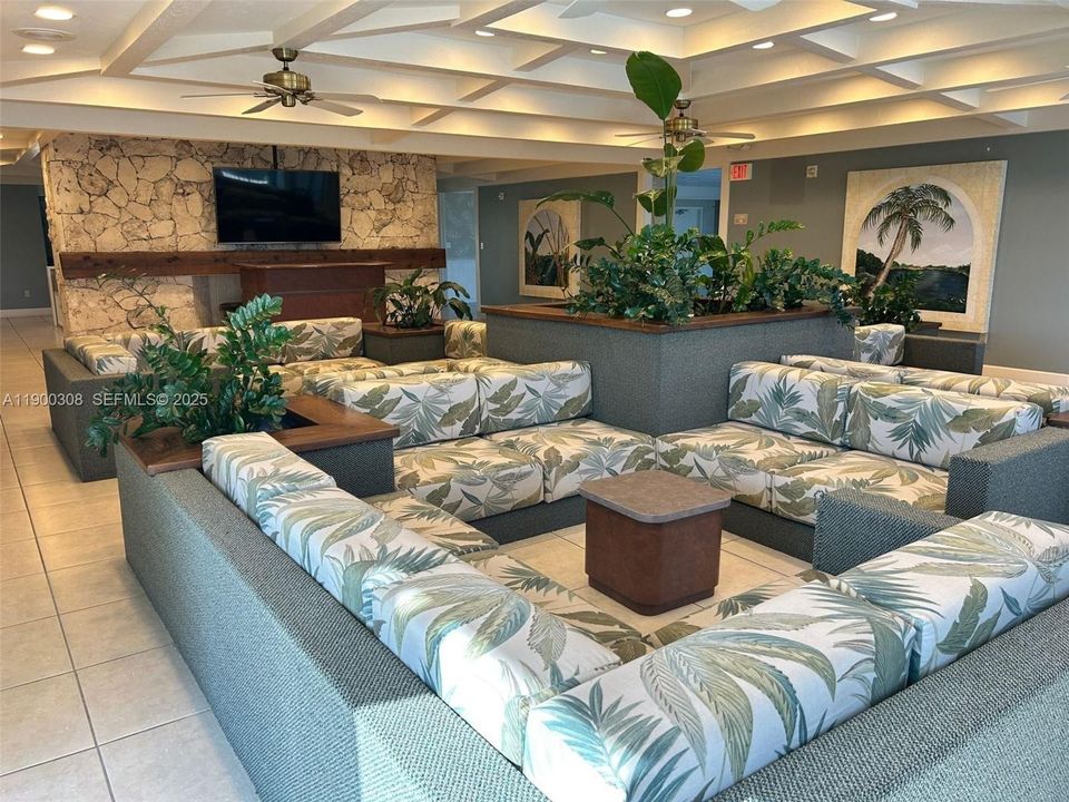 Active With Contract: $567,000 (3 beds, 2 baths, 1624 Square Feet)