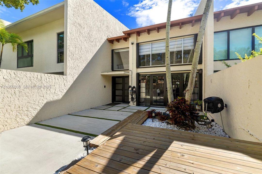 Active With Contract: $567,000 (3 beds, 2 baths, 1624 Square Feet)