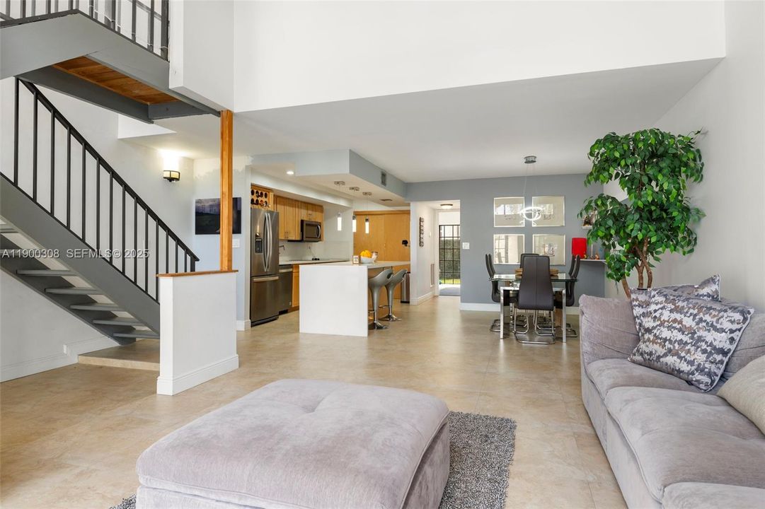 Active With Contract: $567,000 (3 beds, 2 baths, 1624 Square Feet)