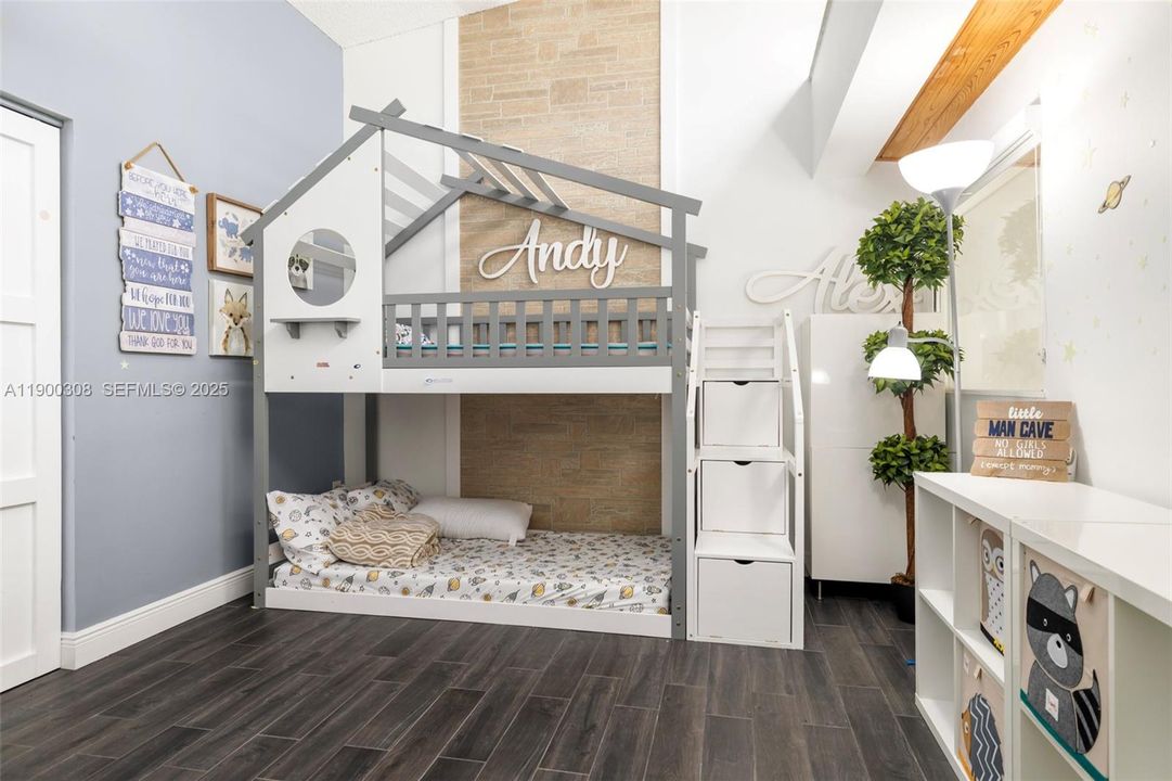 Active With Contract: $567,000 (3 beds, 2 baths, 1624 Square Feet)